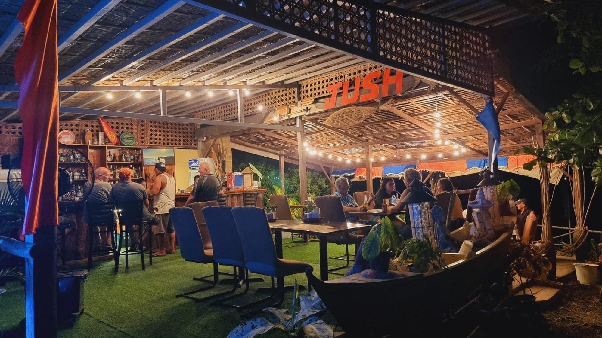 Jush Native And Glamping Hotel Dauis Exterior photo